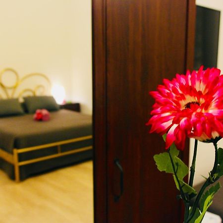 Rho Gloria 2 Hotel Buitenkant foto