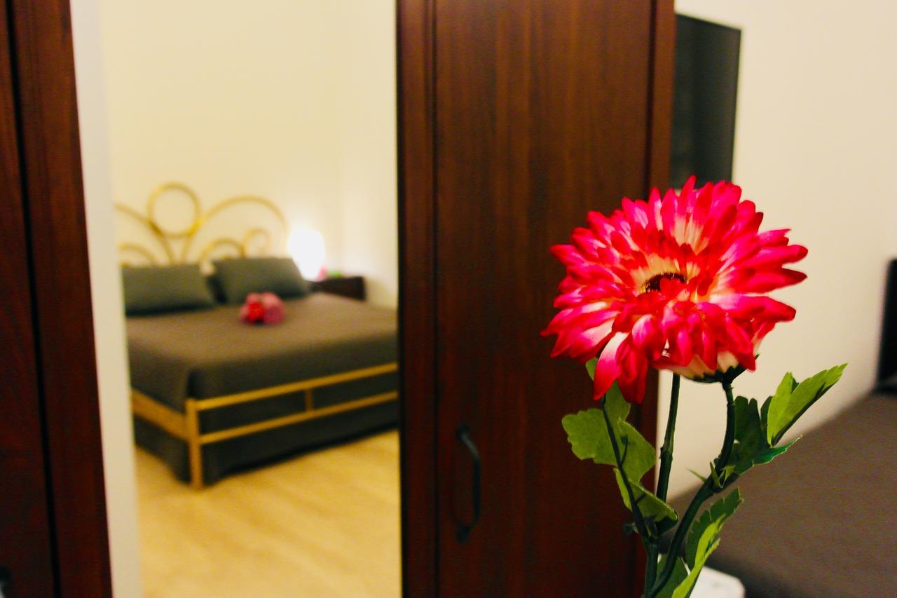 Rho Gloria 2 Hotel Buitenkant foto